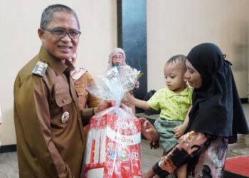 Pemkot Gorontalo Gulirkan Bantuan Susu untuk Balita Beresiko Stunting
