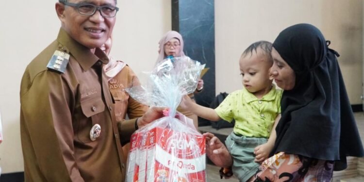 Pemkot Gorontalo Gulirkan Bantuan Susu untuk Balita Beresiko Stunting