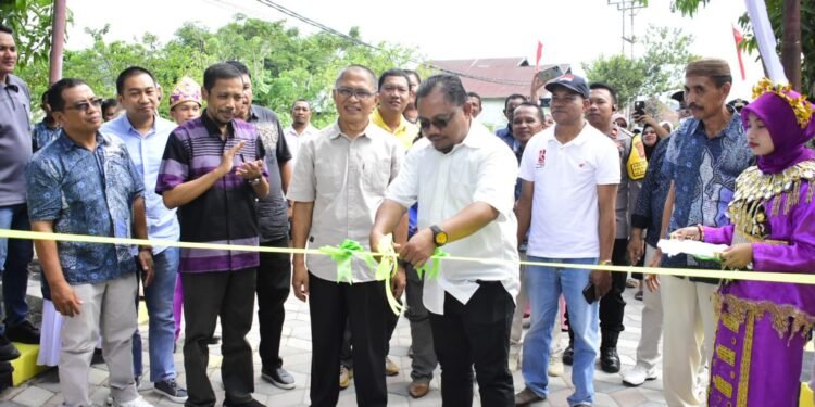 Pj Wali Kota Gorontalo Resmikan Paving Blok di Dulomo Selatan