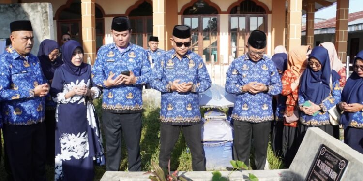 Peringati HUT ke-53, KORPRI Kota Gorontalo Gelar Kegiatan Ziarah Makam