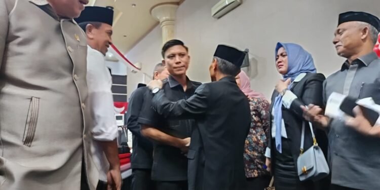 Bupati Nelson Pamit, Paripurna Pengesahan APBD 2025 Diwarnai Isak Tangis