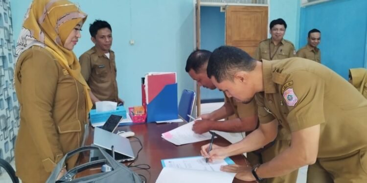 Jajaran Diskominfo Bone Bolango Teken Perjanjian Kinerja