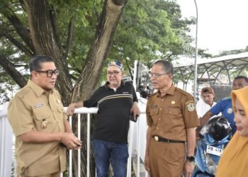 30 Perahu yang Dihiasi Lampu Botol Siap Ramaikan Tumbilotohe Di Santorini
