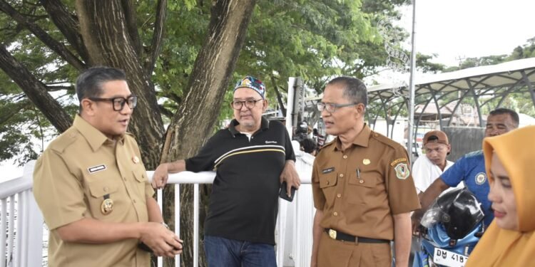 30 Perahu yang Dihiasi Lampu Botol Siap Ramaikan Tumbilotohe Di Santorini