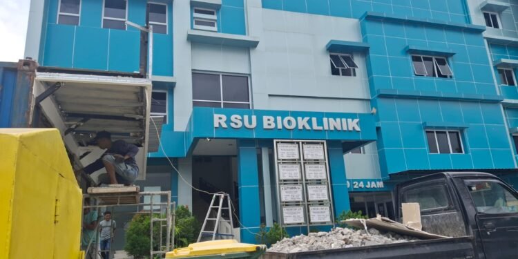 Pemkot Mulai Lakukan Pembongkaran Bangunan Tak Sesuai Perda Di Depan RS Bioklinik