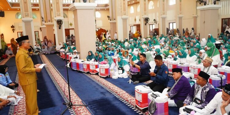 Ratusan JCH Asal Kota Gorontalo Dilepas Sekda Kota Gorontalo