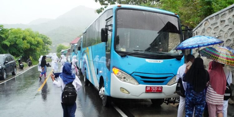Bus Sekolah Gratis Dicanangkan, Wujud Program 100 Hari Kerja Adhan-Indra