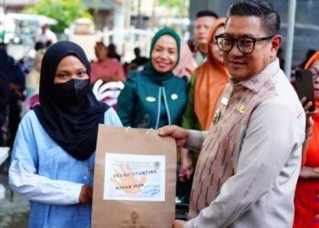 Pemkot Serahkan Bantuan Sarana Usaha dan Olahan Ikan