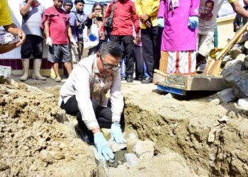 Wawali Letakan Batu Pertama Pembangunan Masjid Ar-Rahmaan Kelurahan Talumolo