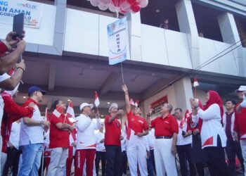 Dua Balon Merah Putih Berisi Hadiah Di Pencanangan Bulan Wawasan Kebangsaan