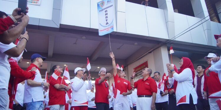 Dua Balon Merah Putih Berisi Hadiah Di Pencanangan Bulan Wawasan Kebangsaan