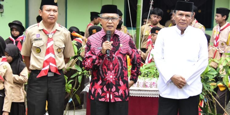Sekda Ismail Buka Perkemahan Pramuka Santri YAPDI Al-Huda 2025/1447 Hijriah