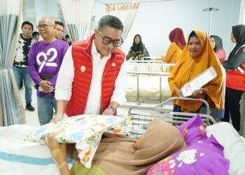Wawali Indra Beri Hadiah Istimewa Bagi Dua Bayi Yang Lahir Pada 17 Agustus Di RSAS