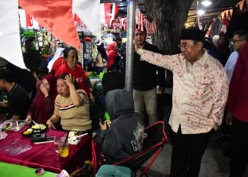 Wali Kota Adhan Beri Izin Pelaku UMKM di Lapangan Buladu Jualan di Trotoar