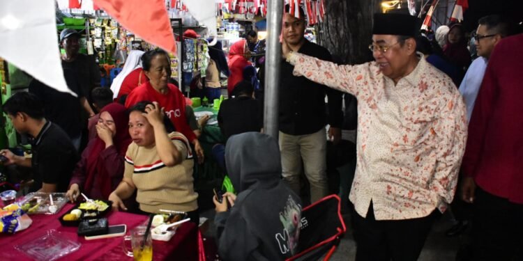 Wali Kota Adhan Beri Izin Pelaku UMKM di Lapangan Buladu Jualan di Trotoar