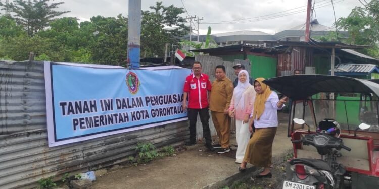Ganggu Keindahan Kota dan Pemiliknya Tak Jelas, Pemkot Segel Sementara Lahan di Kompleks Sentral