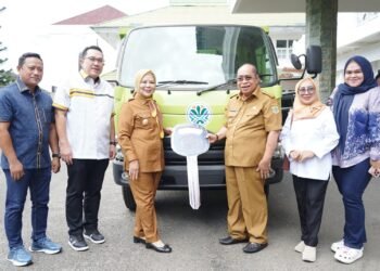 Wagub Idah Serahkan Satu Unit Mobil Sampah Ke Pemkot Gorontalo