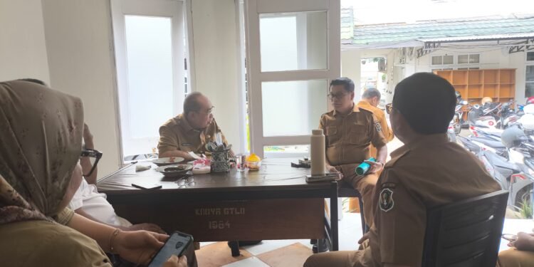 Bahas Program Meski Lagi Istirahat Makan Siang, Wali Kota Adhan Tunaikan Tugas Tanpa Mengenal Waktu
