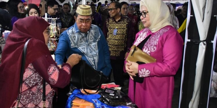 Halal Festival 2025, Wali Kota Adhan dan Direktur Komersial BTN Belanja di Booth UMKM