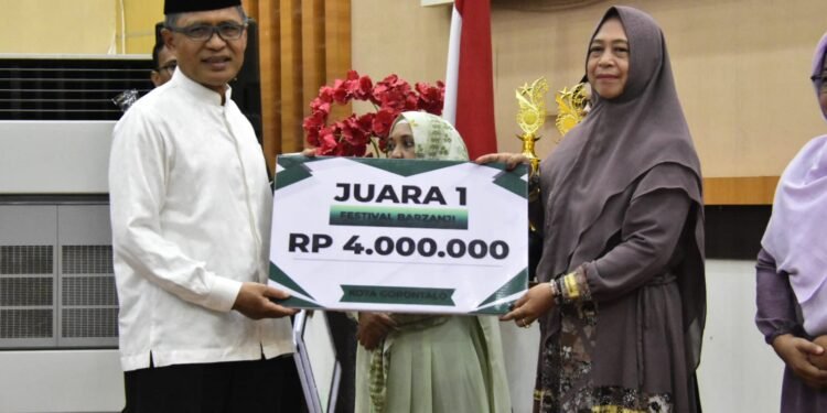 Delegasi Kecamatan Hulonthalangi Dominasi Juara di Festival Barzanji 2025