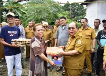 Wali Kota Adhan Serahkan Bantuan Untuk Korban Bencana Kebakaran di Ipilo