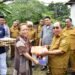 Wali Kota Adhan Serahkan Bantuan Untuk Korban Bencana Kebakaran di Ipilo