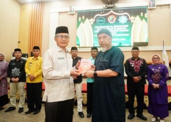 Sekda Ismail Salurkan 2.500 Al-Qur’an dari Badan Waqaf Alquran