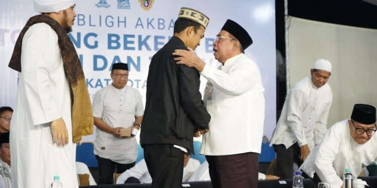 UAS : Warga Beruntung Punya Wali Kota Adhan yang Berani Lawan Maksiat
