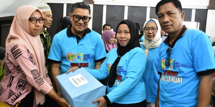 Meriah, HUT ke-80 PGRI Diwarnai Ragam Kegiatan, Mulai Jalan Sehat Hingga Aksi Sosial