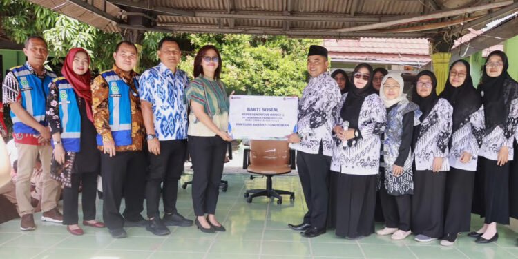 Apresiasi Peran Pendidik dan Dukung Fasilitas Belajar, JTT Gelar Bakti Sosial di Hari Guru Nasional