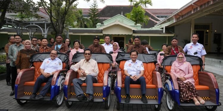 KAI Salurkan Bantuan CSR Becak Listrik kepada Pemerintah Daerah DIY Dukung Ekosistem Transportasi Modern yang Ramah Lingkungan