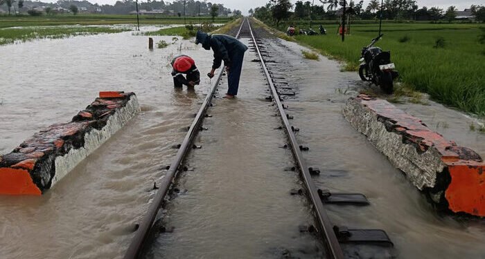 Luapan Air di Petak Jalan Cianjur – Cibeber Tidak Mengganggu Perjalanan KA Siliwangi