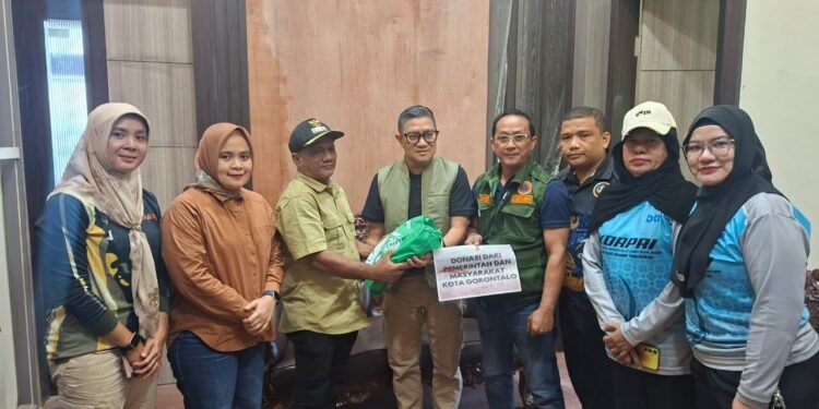 Pemkot Gorontalo Serahkan Bantuan Untuk Korban Bencana Di Sumatera