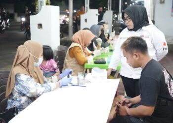 Puluhan Warga Ikut Aksi Donor Darah PMI Sipatana