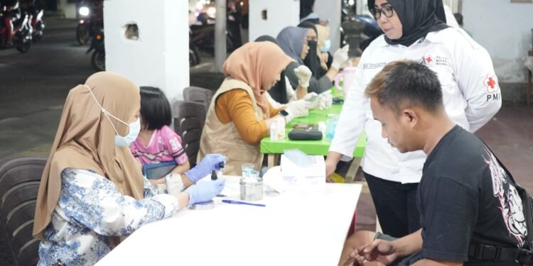 Puluhan Warga Ikut Aksi Donor Darah PMI Sipatana
