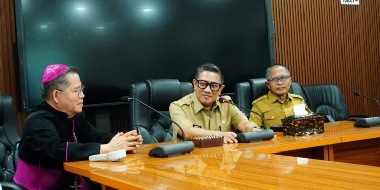 Terima Kunjungan Pimpinan Katolik, Wawali Indra Tegaskan Komitmen Semangat Toleransi