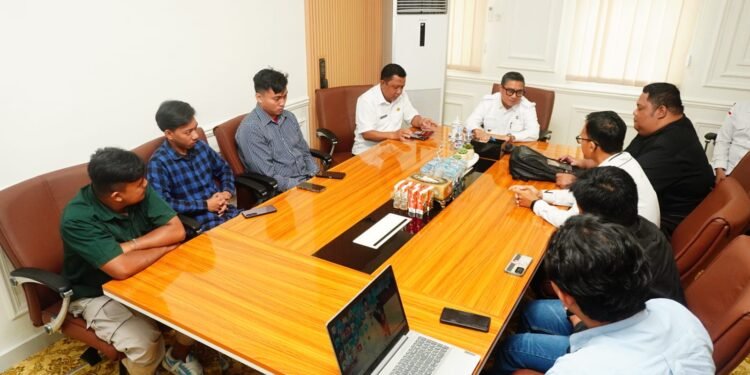 Dua Remaja Masjid Audiensi dengan Wawali Indra, Bahas Agenda Pawai Obor dan Karnaval Budaya