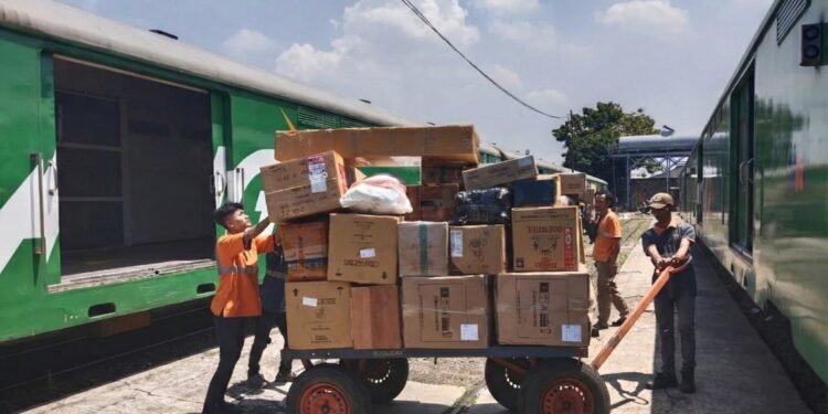 KAI Daop 2 Bandung Angkut 481ribu Kg Barang Hantaran Selama Angkutan Nataru 2025/2026