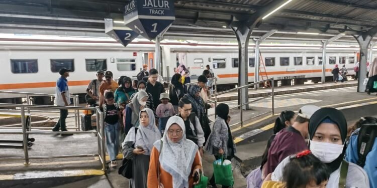 Penumpang KA Pandanwangi Tembus 1,15 Juta di 2025, Jadi Andalan Mobilitas dan Wisata Tapal Kuda
