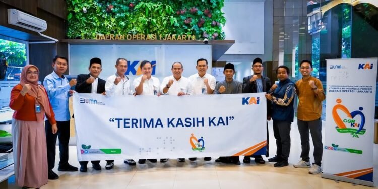KAI Daop 1 Jakarta Salurkan TJSL Rp1,9 Miliar Sepanjang 2025 untuk Pendidikan hingga Pelestarian Lingkungan