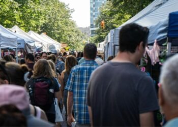 Fenomena Antre di Tempat Makan Viral, Worth It atau Sekadar Ikut Tren?