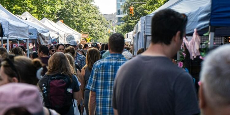 Fenomena Antre di Tempat Makan Viral, Worth It atau Sekadar Ikut Tren?