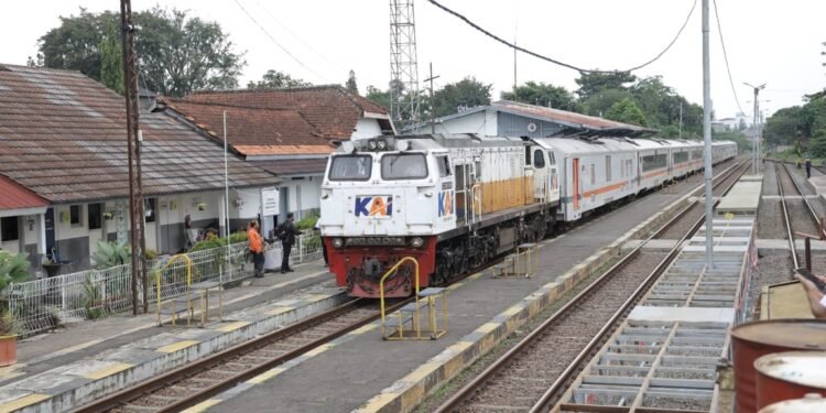 KAI Daop 2 Bandung Batalkan Perjalanan KA Ciremai Dampak Banjir di Wilayah Daop 4 Semarang