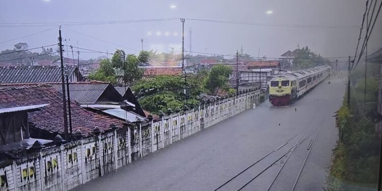 KAI Daop 1 Utamakan Keselamatan, Lakukan Penyesuaian Perjalanan KA Dampak Banjir Pekalongan