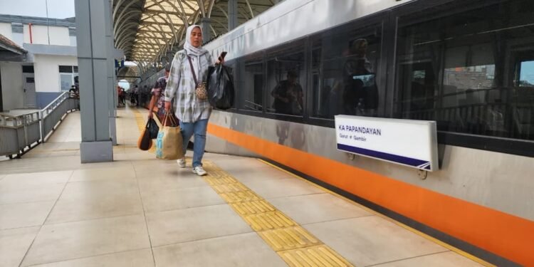 Imbas Genangan Air meluas di Wilayah Daop 4 Semarang dan Daop 1 Jakarta, KAI Daop 2 Bandung Batalkan Sejumlah Perjalanan KA Keberangkatan Minggu, 18 Januari 2026