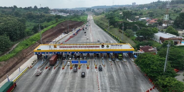 Mobilitas Masyarakat Meningkat, Gerbang Tol Kalikangkung Catat 20.907 Kendaraan Jelang Libur Isra Mikraj
