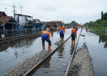 Cuaca Ekstrem dan Banjir Ganggu Operasional KA, KAI Pastikan Jalur Sragi–Pekalongan Mulai Berangsur Normal