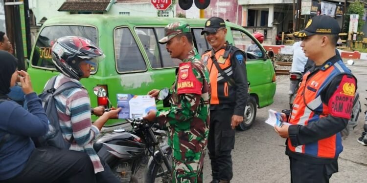 Jaga Keselamatan Perjalanan KA, KAI Daop 4 Semarang Laksanakan Sosialisasi Keselamatan di Perlintasan Sebidang di Grobogan