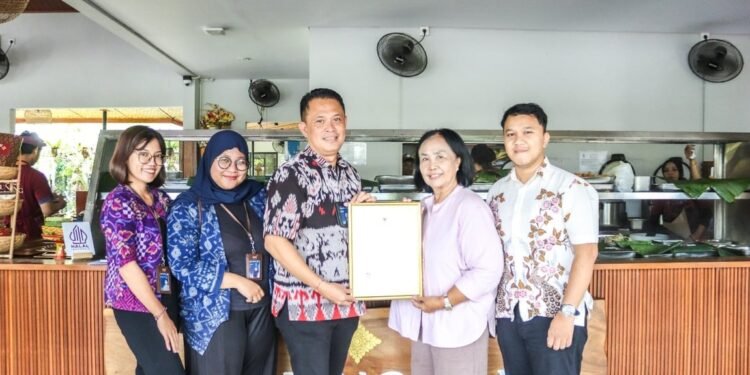 SUCOFINDO Perkuat Jaminan Produk Halal, Tuniang Bali Raih Sertifikat Halal
