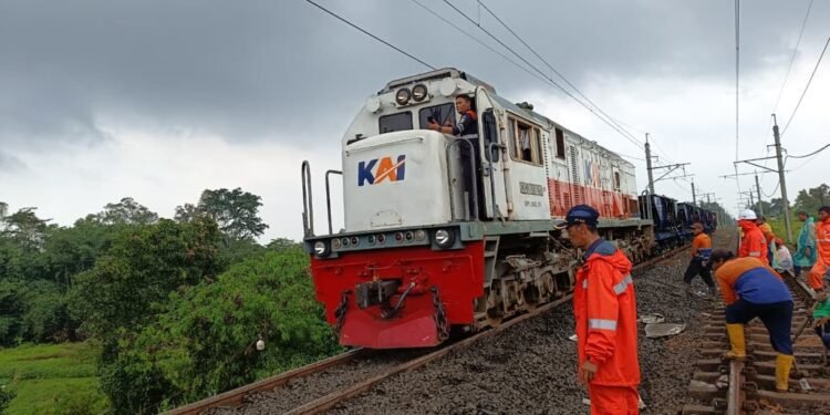 Kedua Jalur KA di Tigaraksa Kembali Normal, KAI Daop 1 Jakarta Pastikan Keselamatan dan Kelancaran Perjalanan Kereta Api